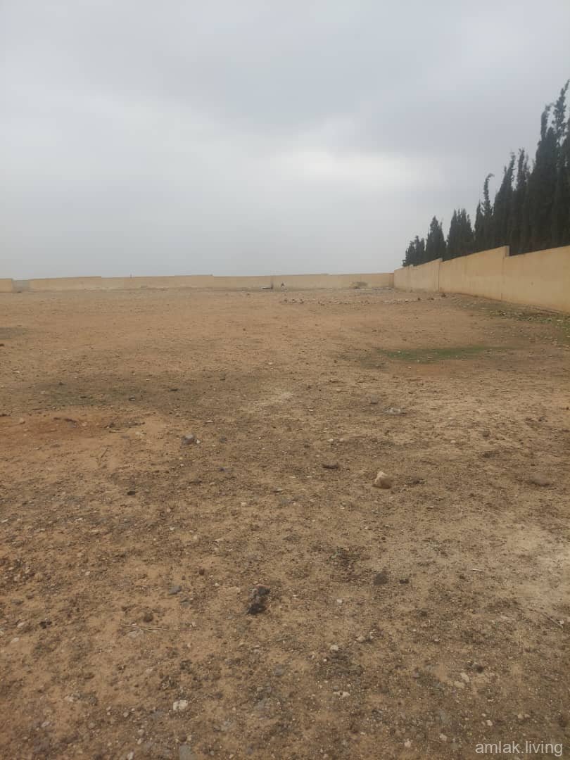 أرض مسورة بصحنايا للبيع