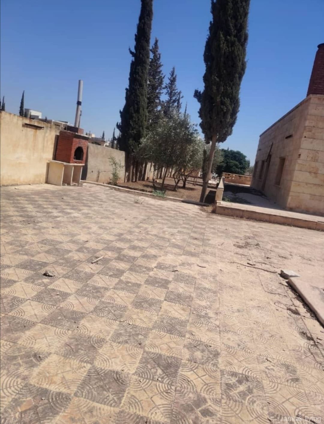 مزرعةفي زهرة المدائن على طريق الشام للبيع 