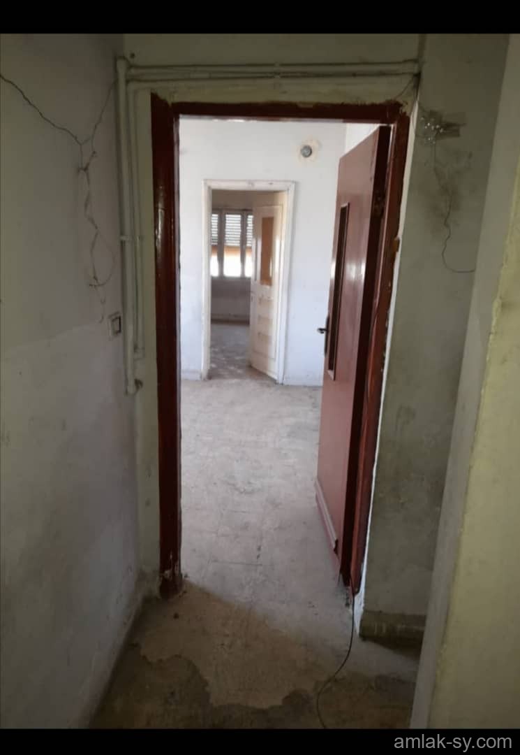بيت بالقاعة ميدان للبيع