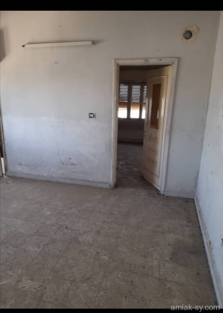 للبيع مشفى أربع طوابق  بدمشق المزه الغربيه 3600 م 