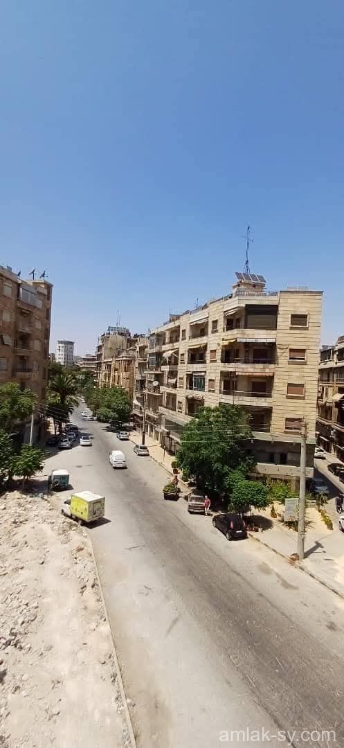 للبيع شقة ٥ غرف العزيزية