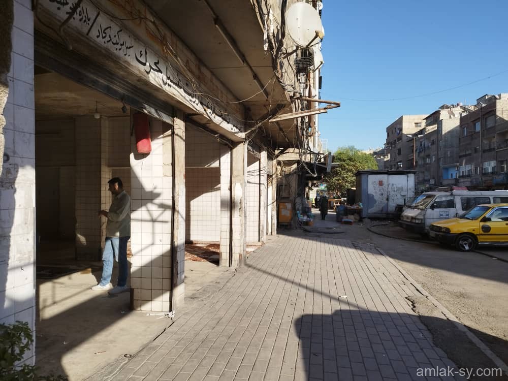 للبيع مجمع تجاري عبارة عن اربع محلات العرض(576)