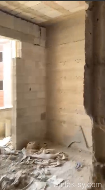 للبيع شقة عظم 4غرف وصالون ببيلا تنظيم الاندلس  العرض(581) 