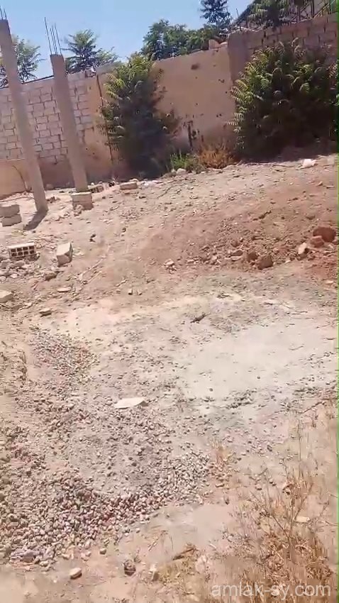 أرض 500م مصونة مع اساسات للبناء وعضايد على طريق البردوني في المليحة للبيع (979)