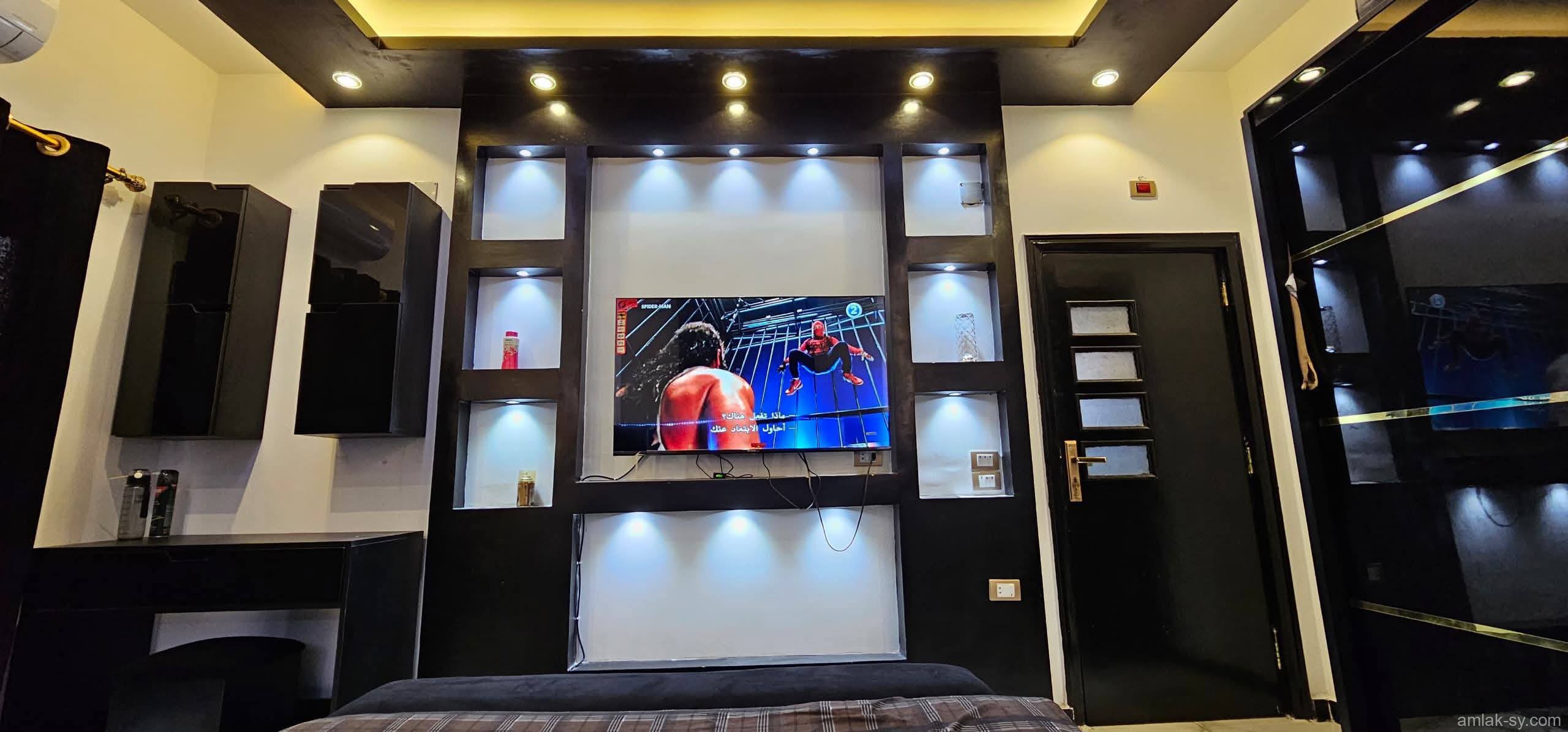 شقة 135م بالقرب من الجنائية على اتستراد الثورة للبيع