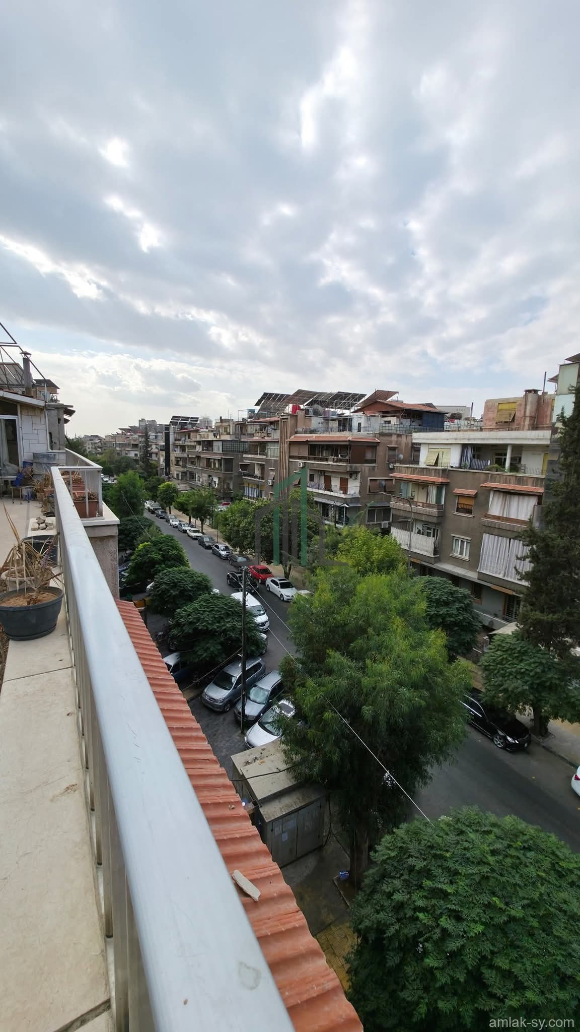 للبيع شقه سوكة غربية شمالية مساحة  200 متر في دمشق -المزرعه- امتداد جامع الايمان