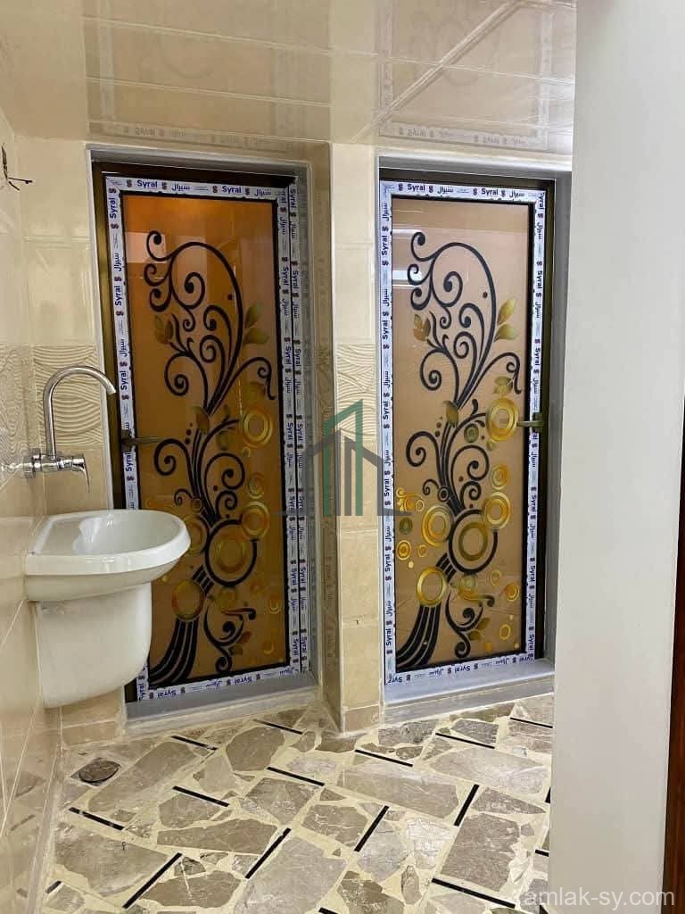 شقة 140 متر مع حديقة في حي البستان بحرستا