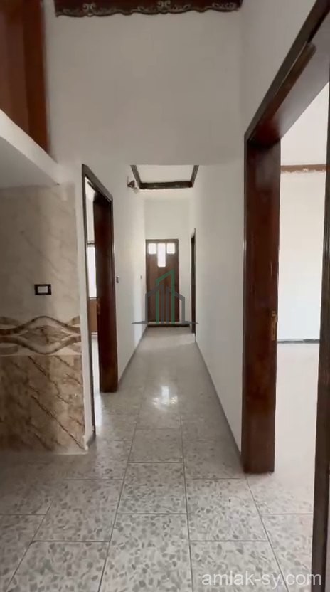 شقة أربع غرف بلاطة كاملة في حي الثورة للبيع