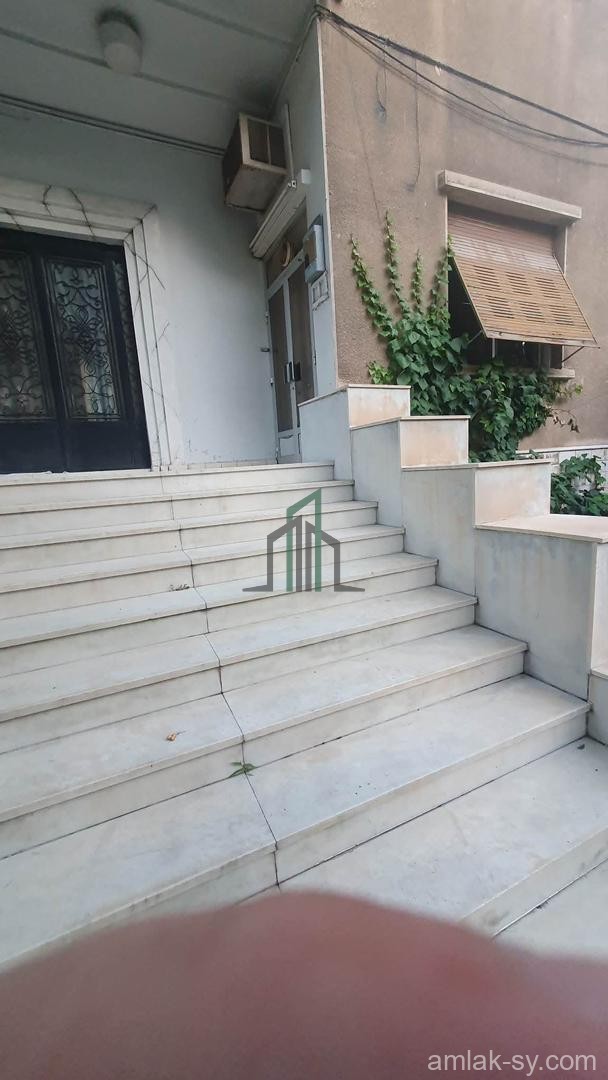 شقة 260م في ابو رمانة للبيع