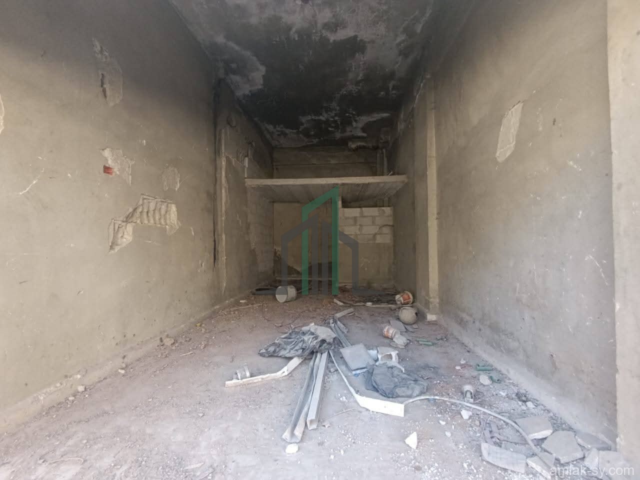 محل للبيع 25 م مع سقيفة في حرستا