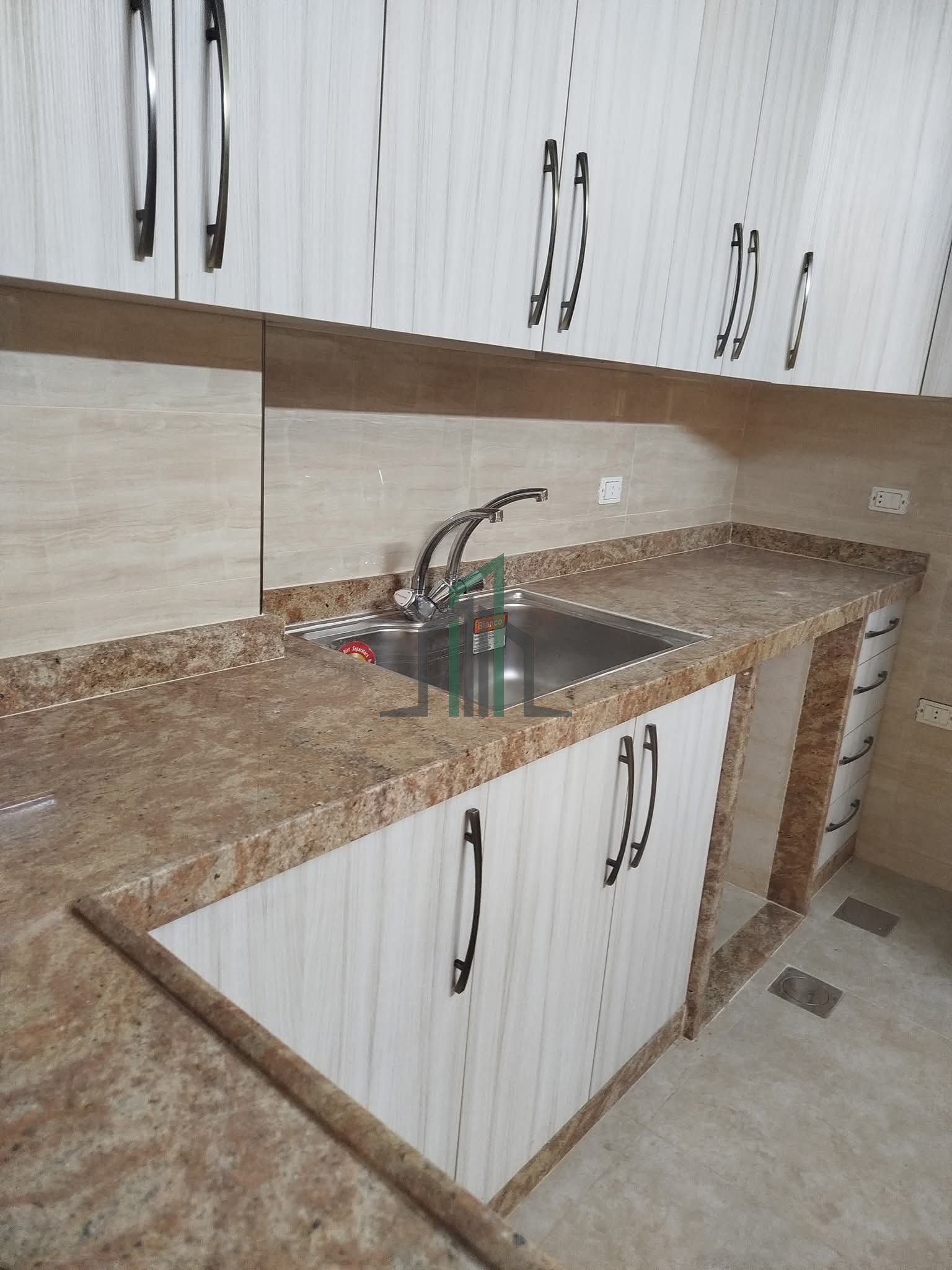 شقة للبيع 100 م - قدسيا شارع الروضة ساحة كوران