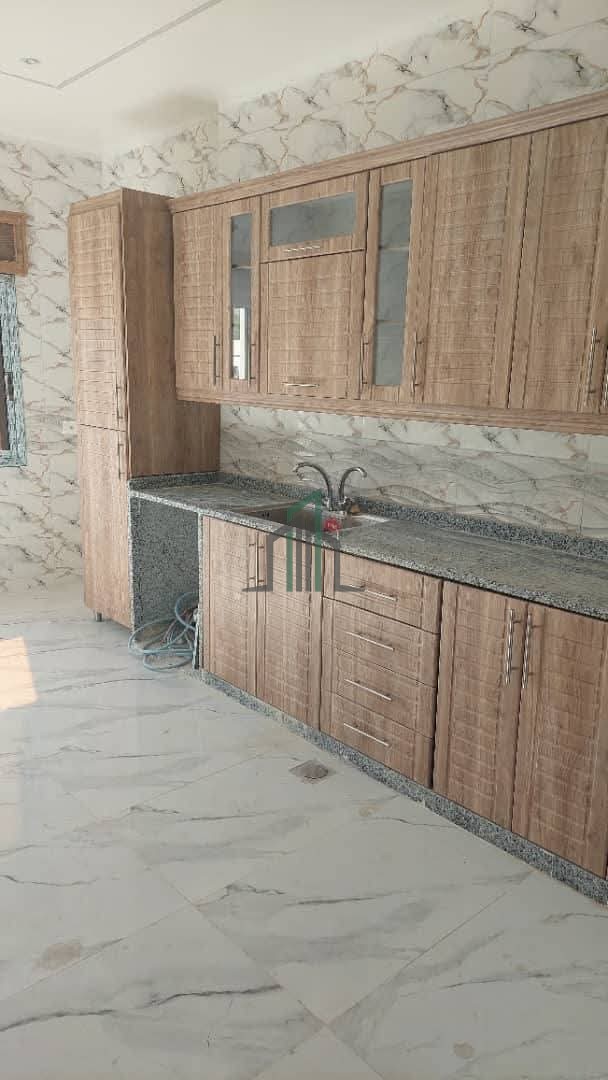 شقة للبيع 145 م قبلية شرقية- الهامة شارع الخابوري