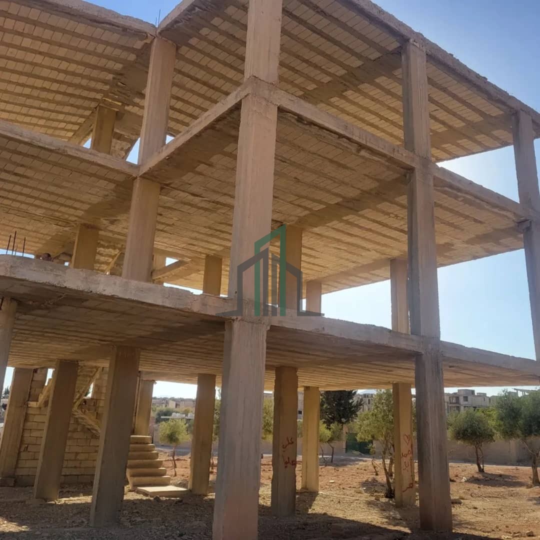 للبيع فيلا 3 طوابق عالعضم-ريف دمشق-الديماس-دير قانون