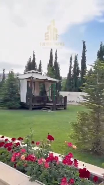 فيلا للبيع مساحة داخلية 1300م- مساحة اجمالية 4000م-ريف دمشق-مضايا