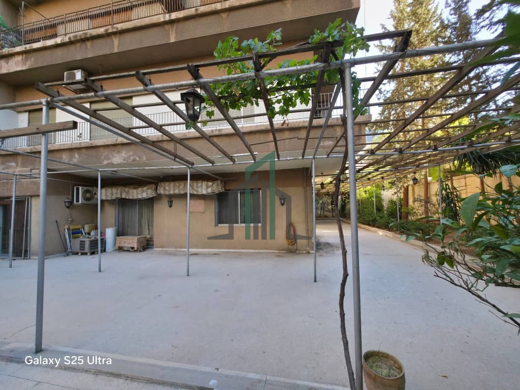 شقة للبيع 1000م - دمشق- المالكي قرب صيدلية الشيفوني