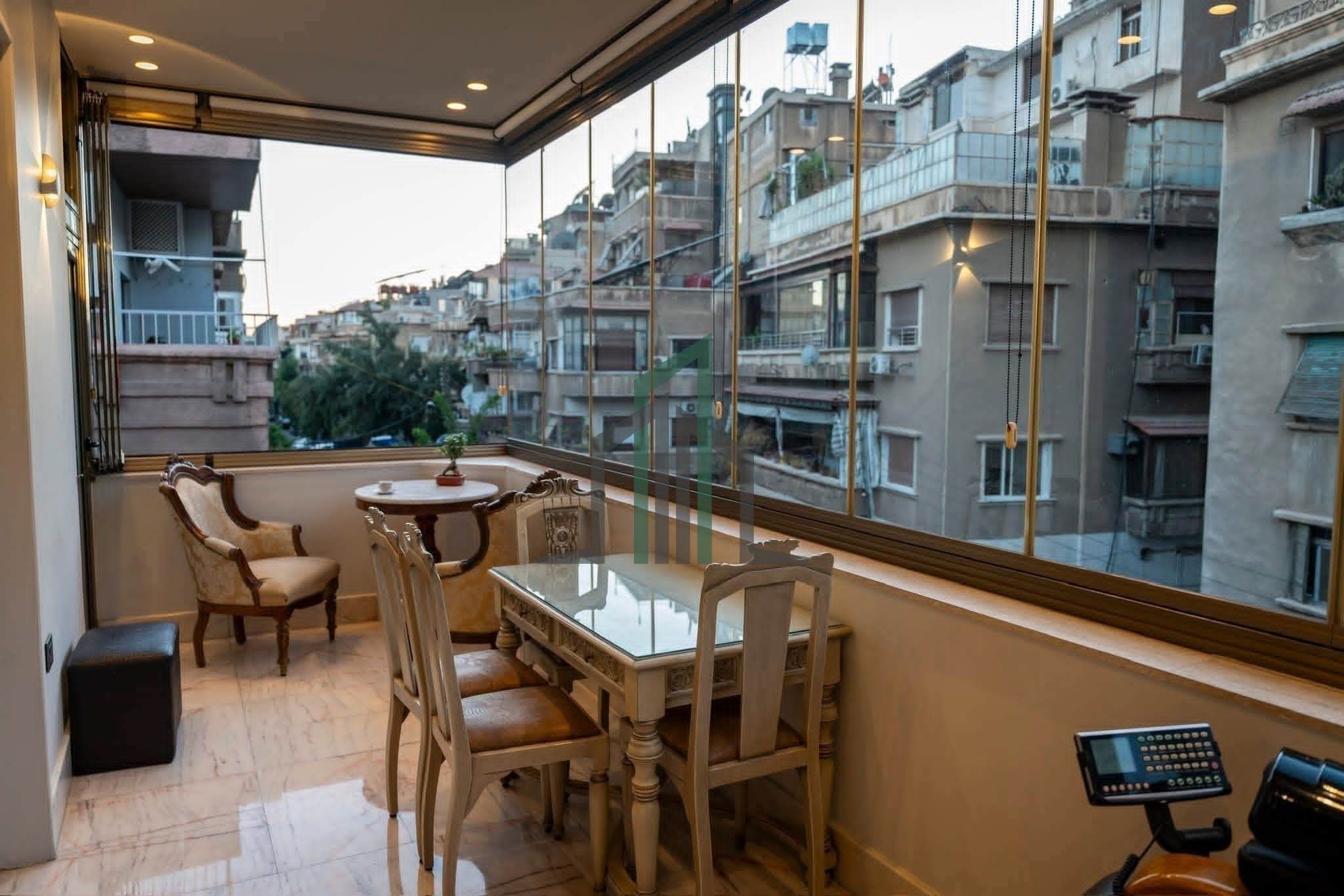 شقة للبيع - دمشق- المالكي بالقرب من جامع الأفرم