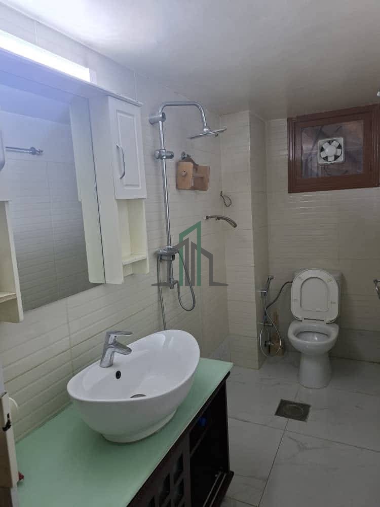 مكتب للأجار 40 م - دمشق- ساروجا- قرب جسر فكتوريا- جانب فندق ساميراميس