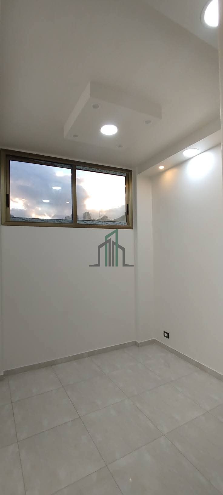 شقة للبيع 120 م - ريف دمشق- قدسيا اول شارع المعهد مقابل صيدلية كشكة